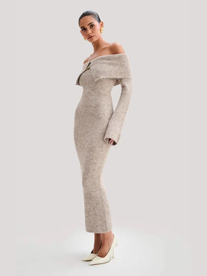 Stijlvolle Gebreide Maxi-Jurk met Chique Kleur en Off-Shoulder Detail
