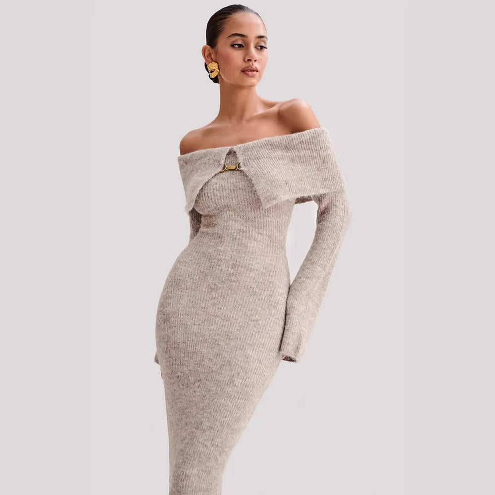 Stijlvolle Gebreide Maxi-Jurk met Chique Kleur en Off-Shoulder Detail